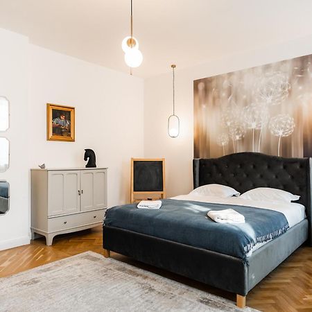 Appartamento Lara'S Loft Braşov Esterno foto